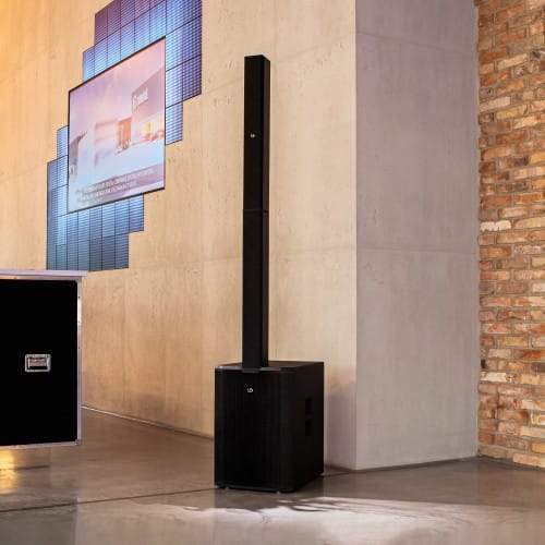 Une enceinte à colonne lors d'un mariage à Montpellier Une enceinte à colonne lors d'un mariage à Montpellier